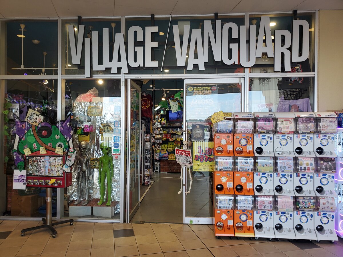 ヴィレッジヴァンガード させぼ五番街店（Village Vanguard  Sasebo GoBanGai Mall 빌리지 뱅가드 Village Vanguard ）の店舗外観